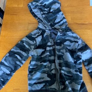 Boys 5T Black and grey camo hoodie